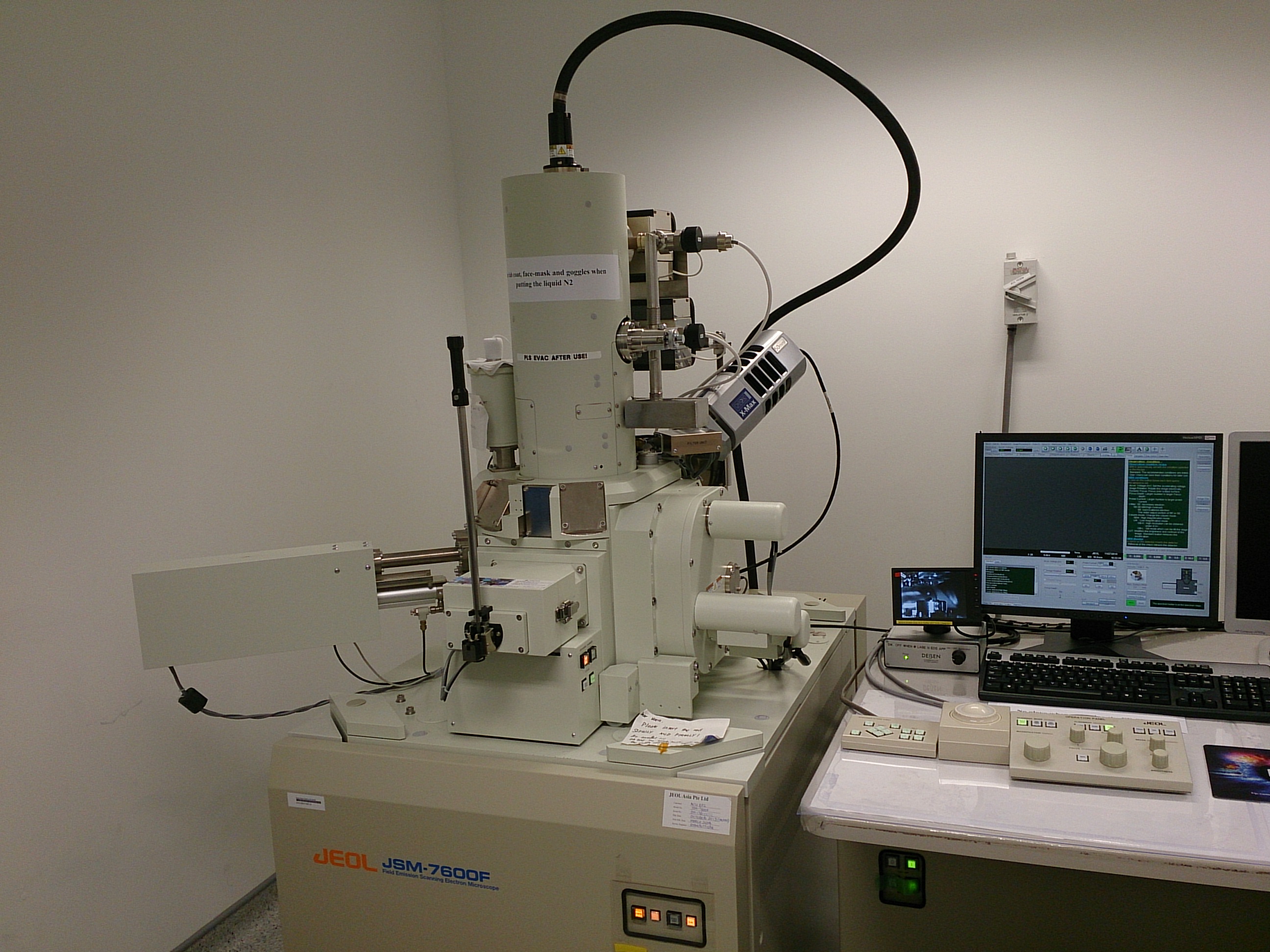 SEM-EDX machine